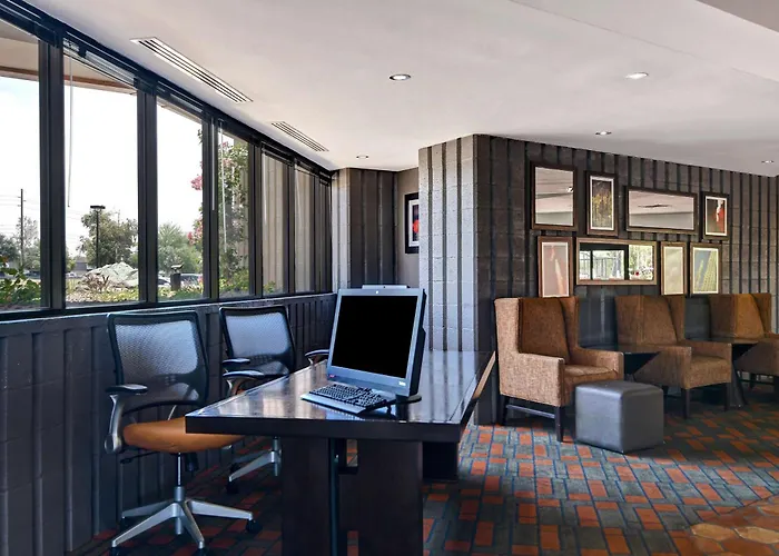 Doubletree By Hilton Phoenix-